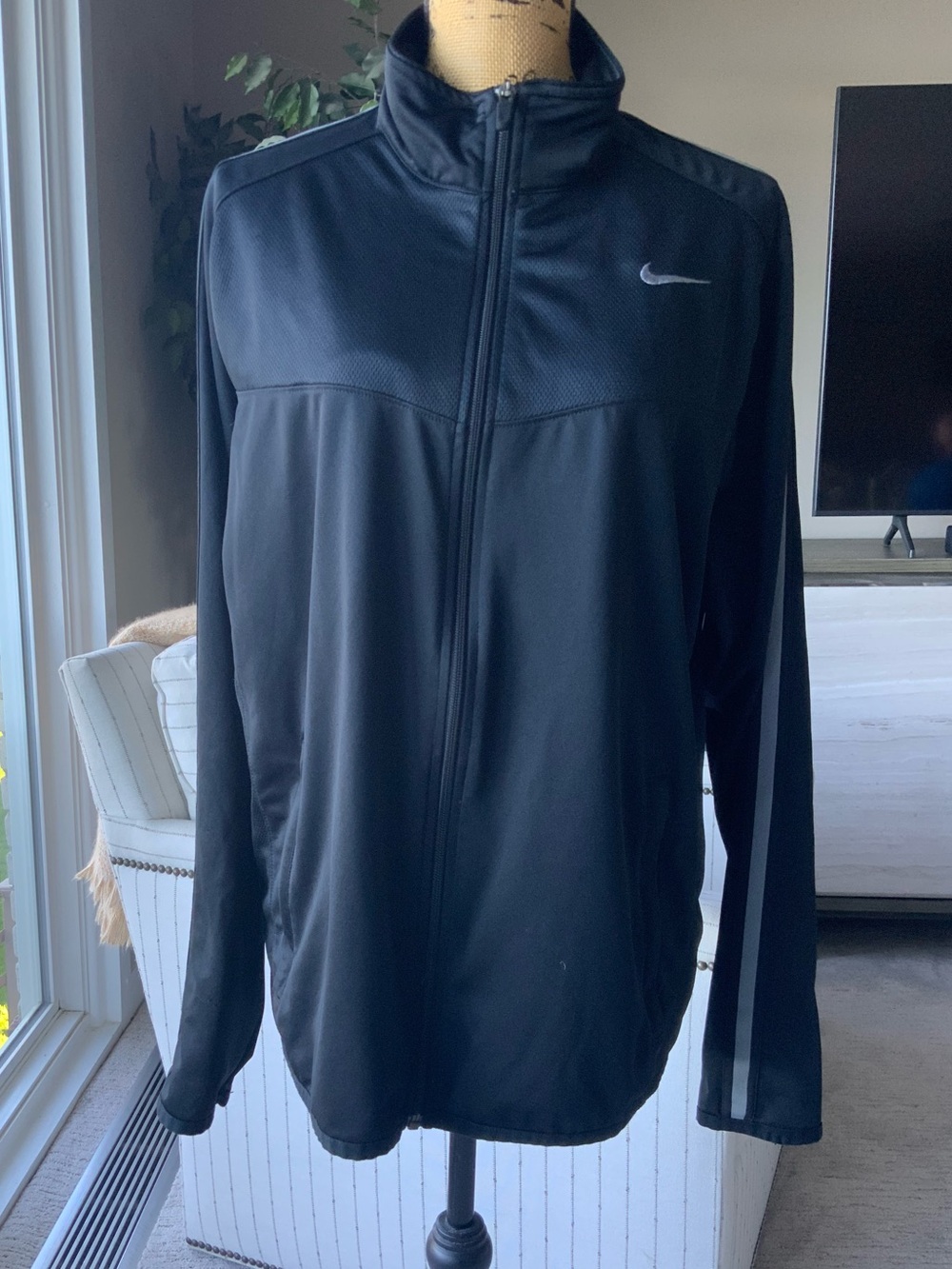 Nike Black Full-Zip Performance Track Jacket with Reflective Swoosh Size Large
